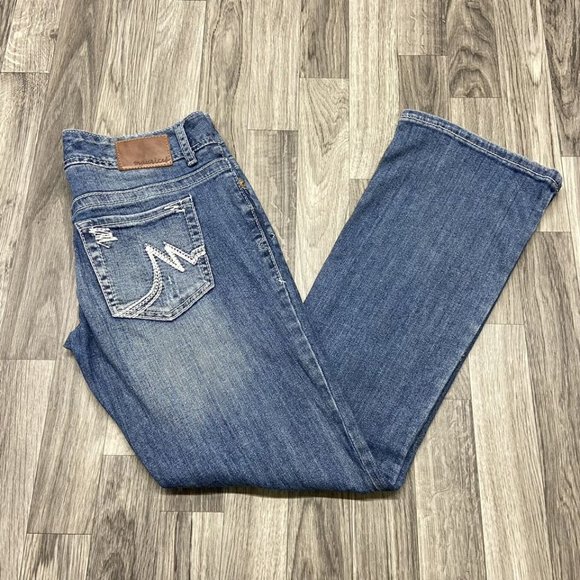 MAURICES Boot Cut Low Rise Med Wash Stretch Blue Denim Jeans Women's 3/4 Short - Picture 9 of 10